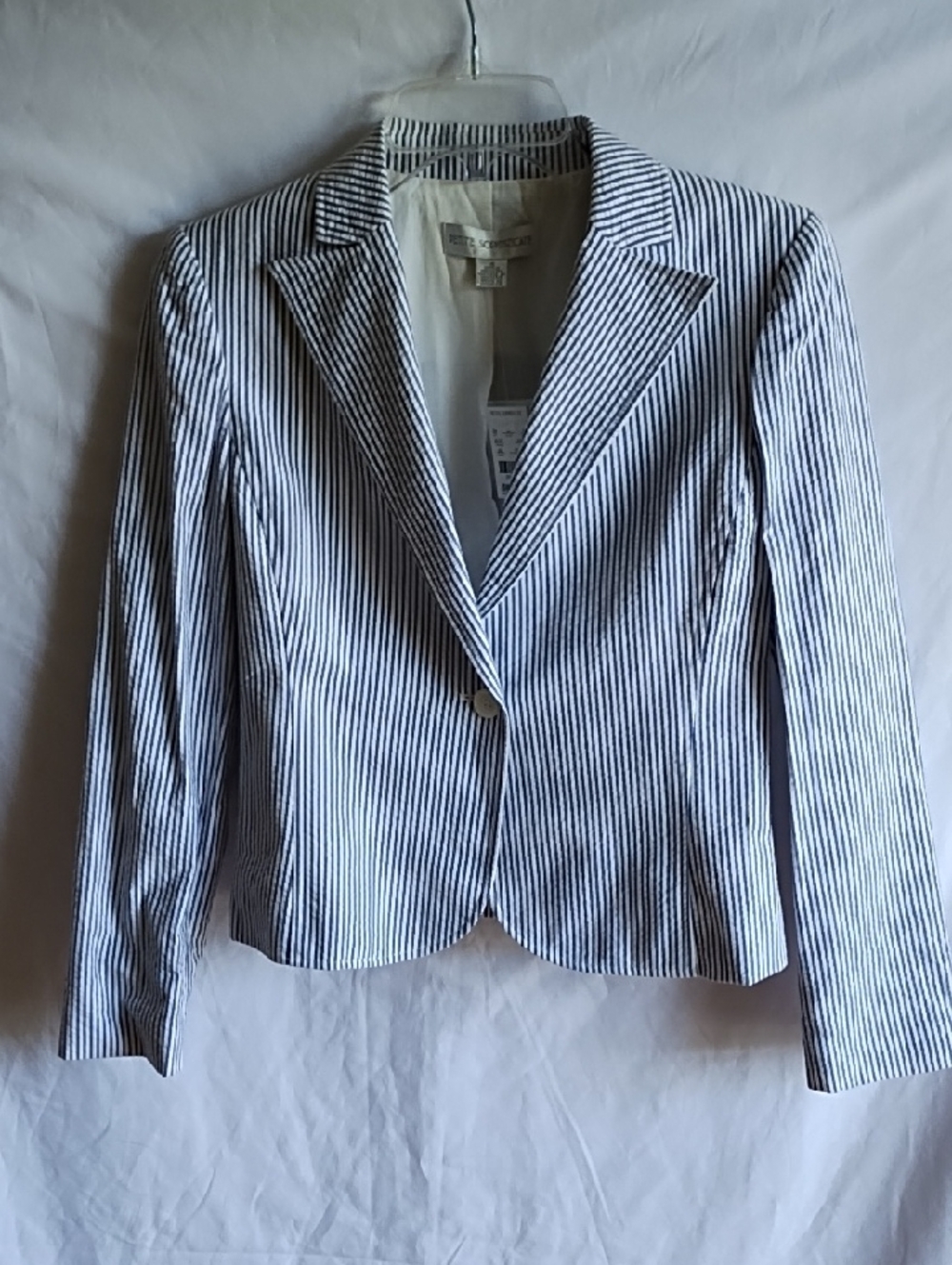 Petite, sophisticate Navy and White Striped Seersucker Blazer